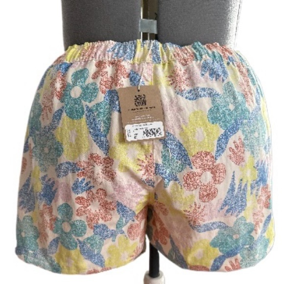 NWT Patagonia (2 pairs) Barely Baggies 2.5" Shorts 
Wmns Xl, Lg - Picture 3 of 6